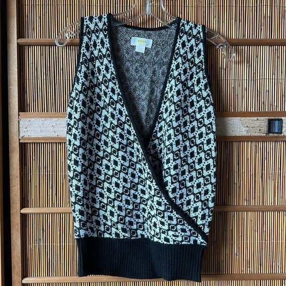 Maeve by Anthropologie Monochrome Patterned Pullover Tank and Shrug Sweater Set - Picture 7 of 10